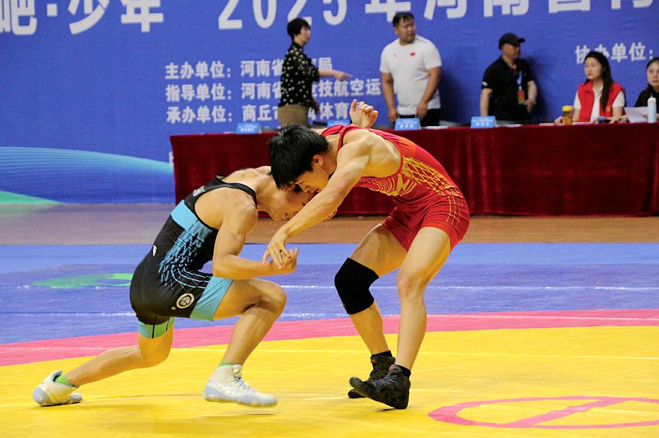 关于一场场激烈的角逐，挑战者们奋勇争先的信息